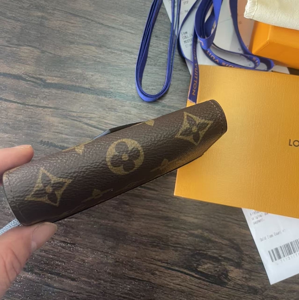 Louis Vuitton Monogram Victorine Wallet - Picture 4 of 12